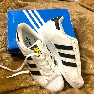 NIB. Adidas size 39.5 (7.5 men’s) white and black superstar shell toes